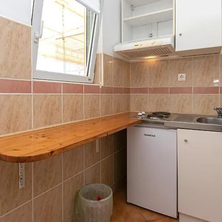 Studio Gradac 5198a Apartment