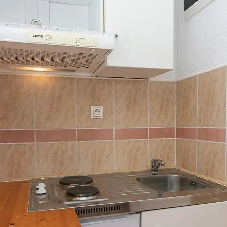 Studio Gradac 5198a Apartment